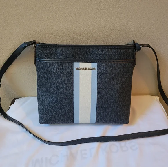 Michael kors crossbody bag - Picture 11 of 15